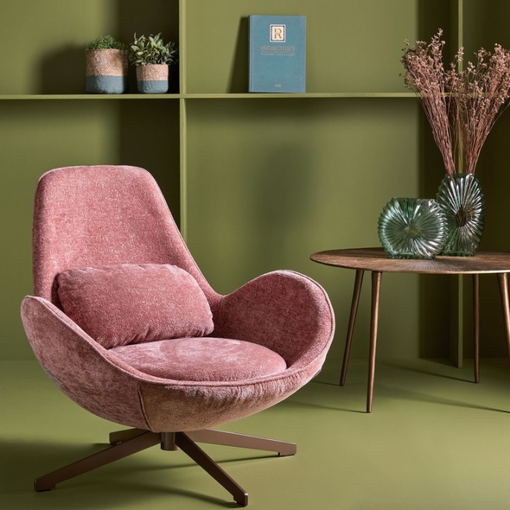 Grand fauteuil esprit années 70 en velours rose