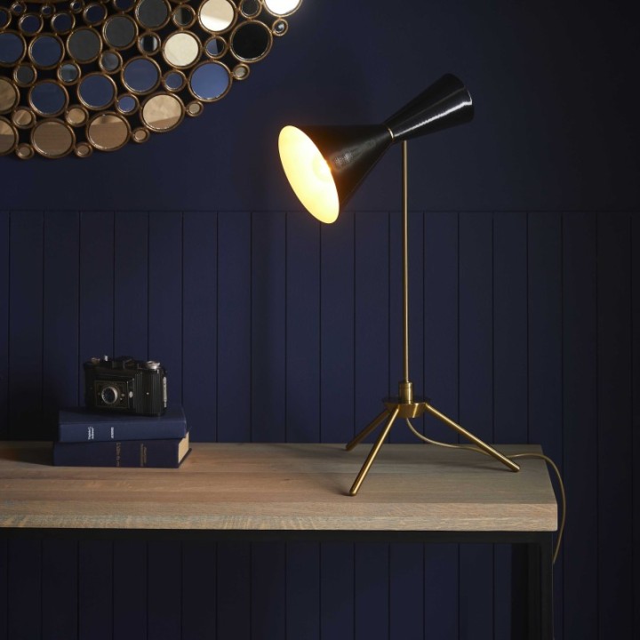 François black and brass finish metal lamp