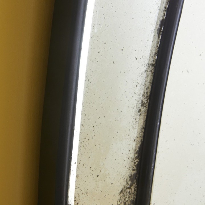 Sonia oval mirror with mercury finish