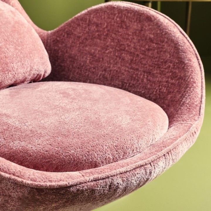 Grand fauteuil esprit années 70 en velours rose