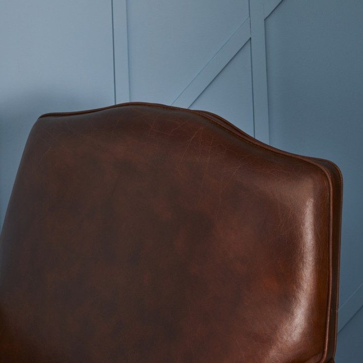 Fauteuil moustache en cuir pleine fleur