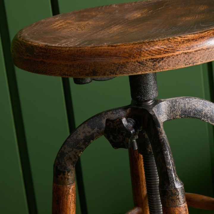 Tabouret industriel en vieux bois et métal