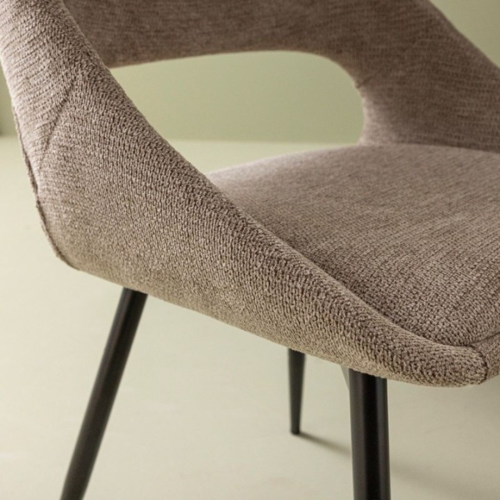 Lot de 2 chaises en tissu taupe avec piètement en métal ELODIE