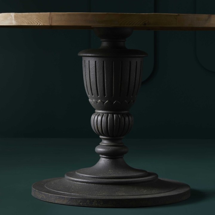 Magistral Old Pine Pedestal Table