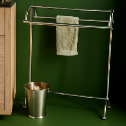 Freestanding 3-tier towel rail in aged silver-finish metal
