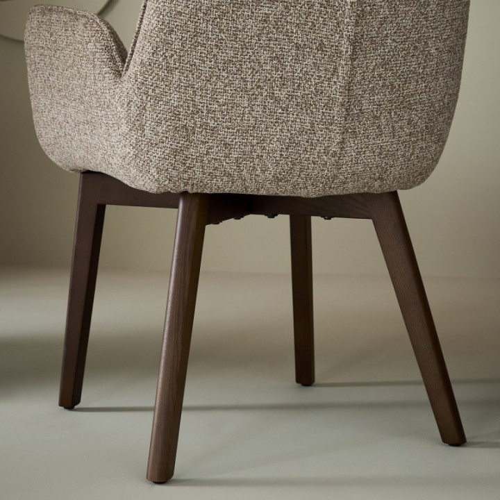 Chaise avec accoudoir tapissée beige KARL
