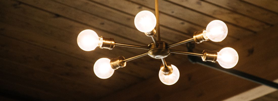 Quel est le rôle de l'éclairage d'un plafond ?